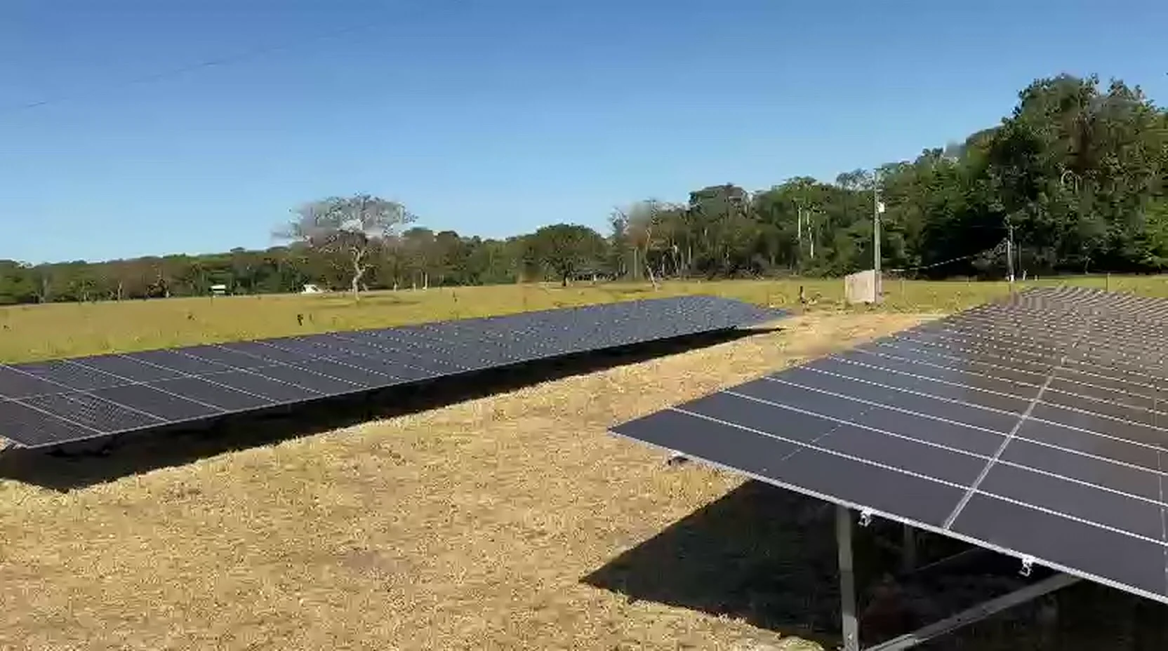Usina solar de solo pronta em fazenda da região, instalada pela Mais Sol